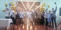 Церемония вручения свидетельств о получении базового образования учащимися 9-х классов в средней школе N18 г.Борисова