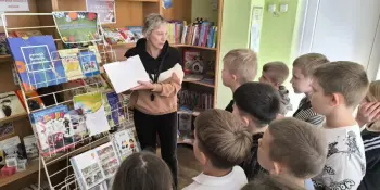 Выставка книг о спорте в школьной библиотеке