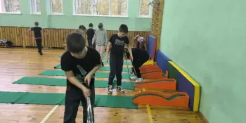 Занятия по мини-гольфу в шестой школьный день